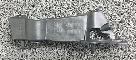 Крепление переднего бампера левое 8K0807283 (13370715) B8 Audi A4 2008-2012